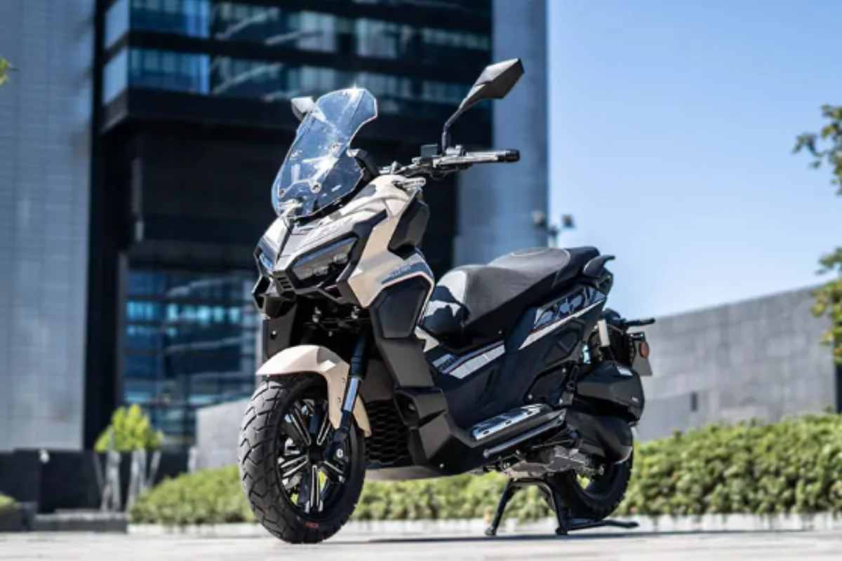 Keeway 300 XDV Vieste, lo scooter adventure sorprendente anche nel prezzo