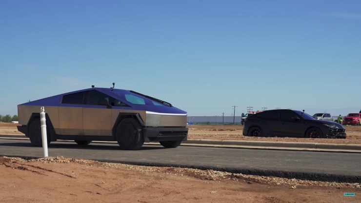 Lamborghini Urus Tesla Cybertruck drag race
