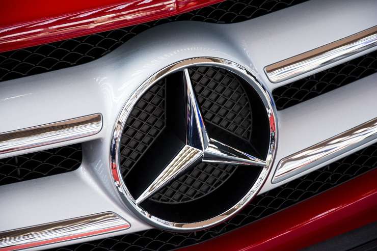 Mercedes innovazione colonnine ricarica auto elettriche