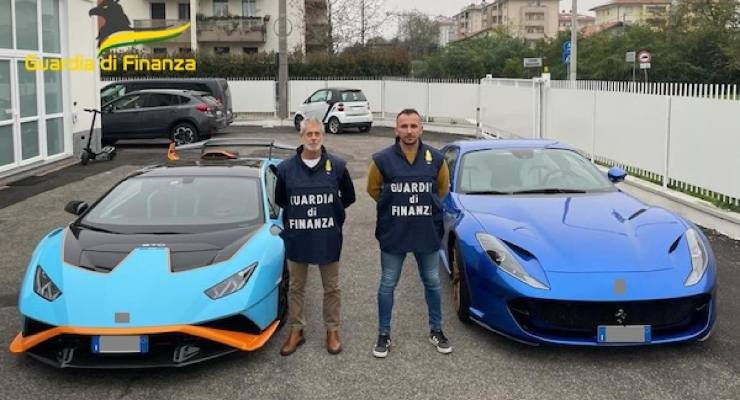 Ferrari Lamborghini sequestrate Finanza