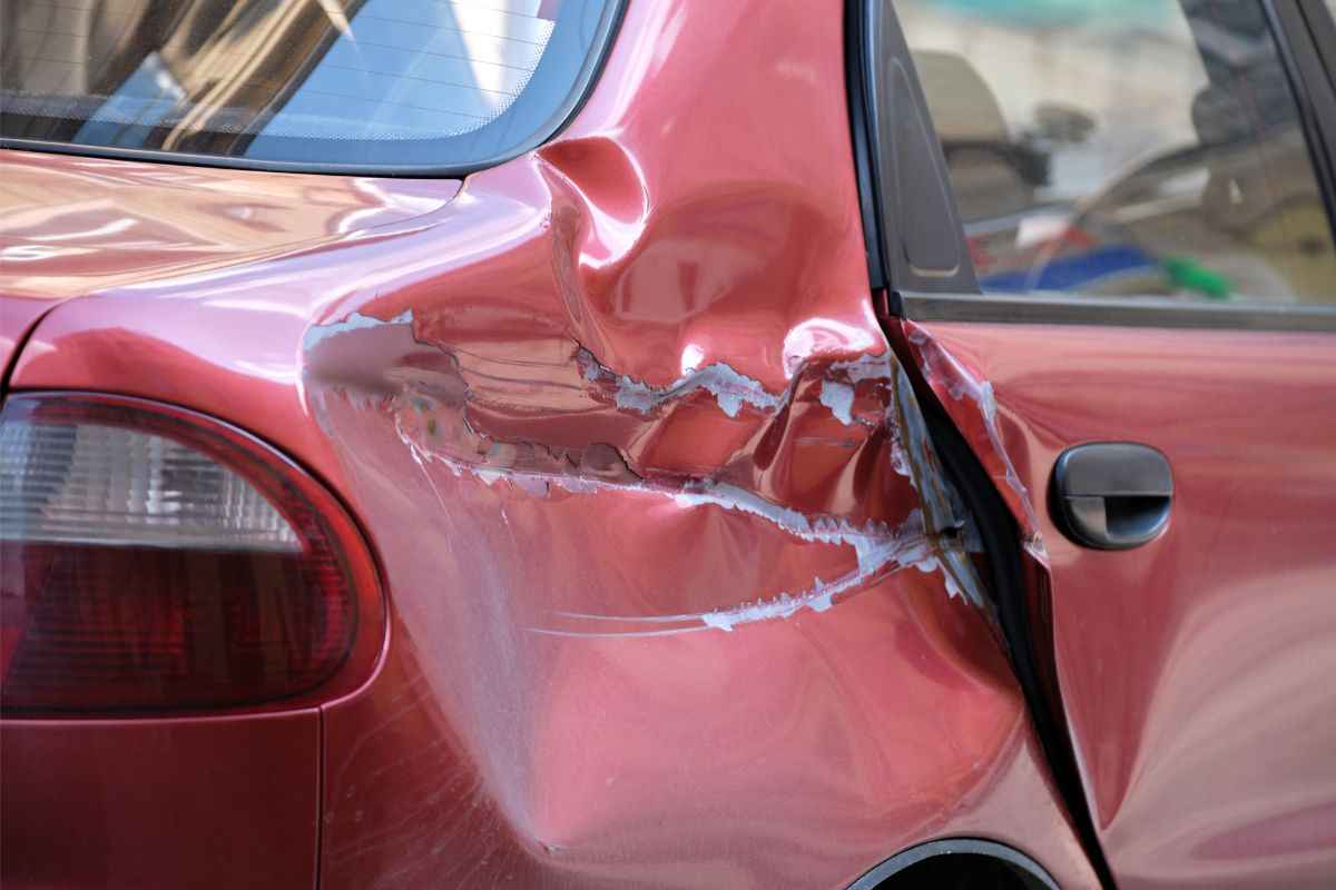 Auto parcheggiata danni come comportarsi