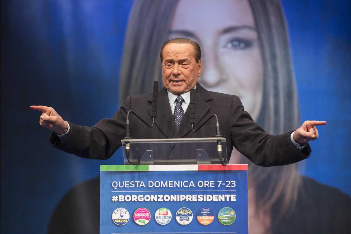 Silvio Berlusconi e i postini