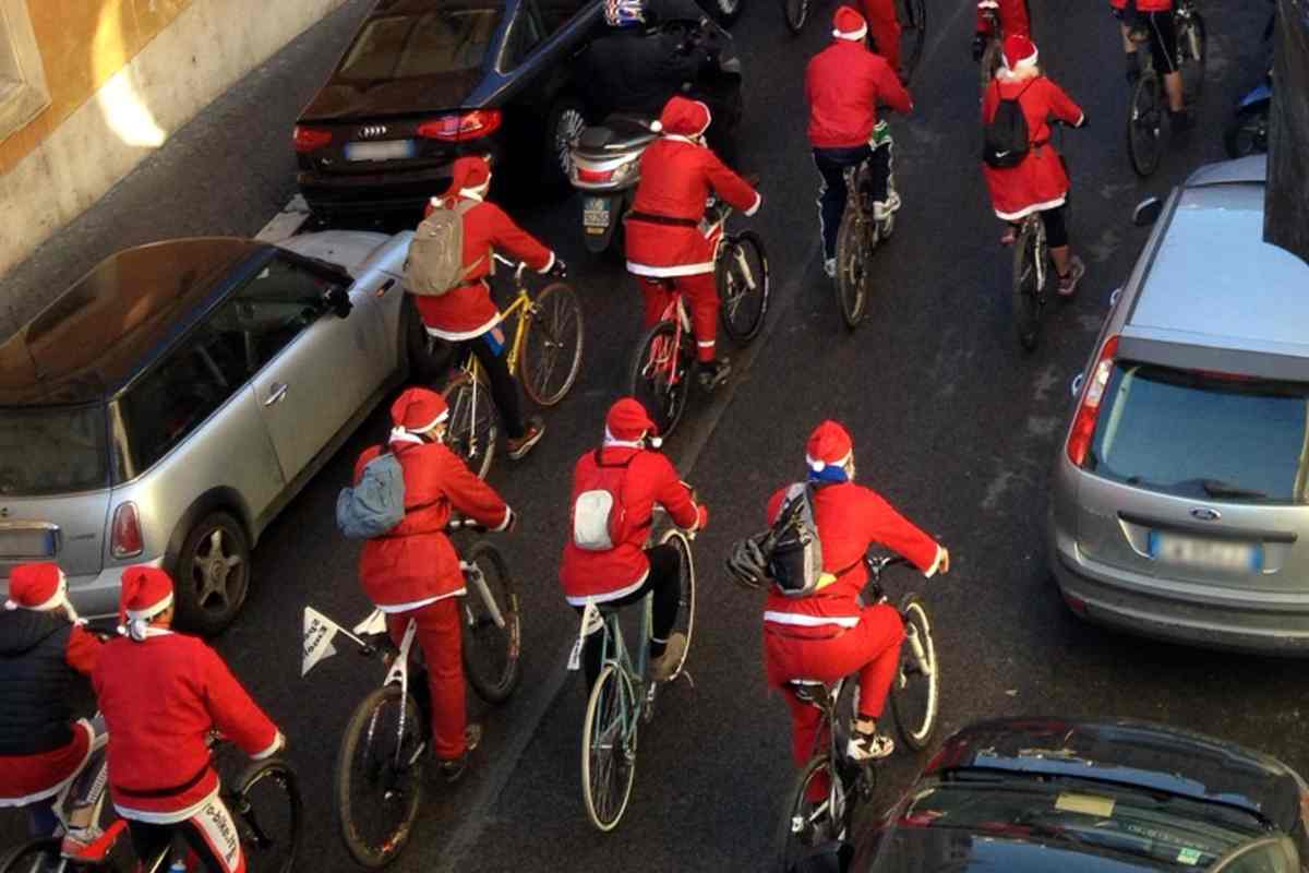 In bici anche Babbo Natale