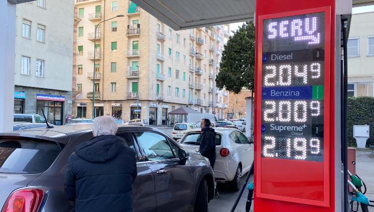 Benzina e diesel aumenti 2027