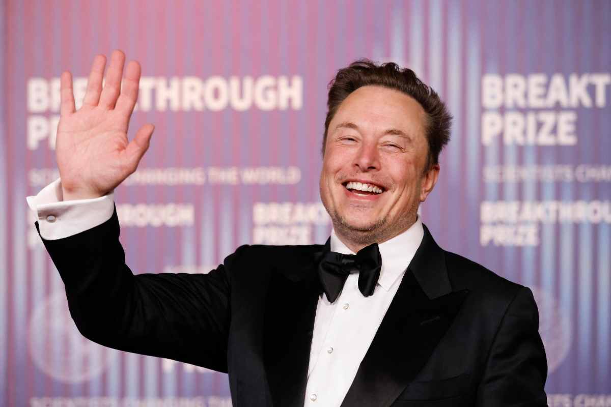 Tesla, Musk annuncia valutazione che potrebbe fruttargli una valanga di soldi