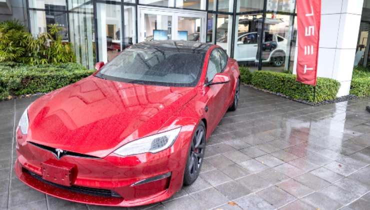 Tesla richiami sicurezza