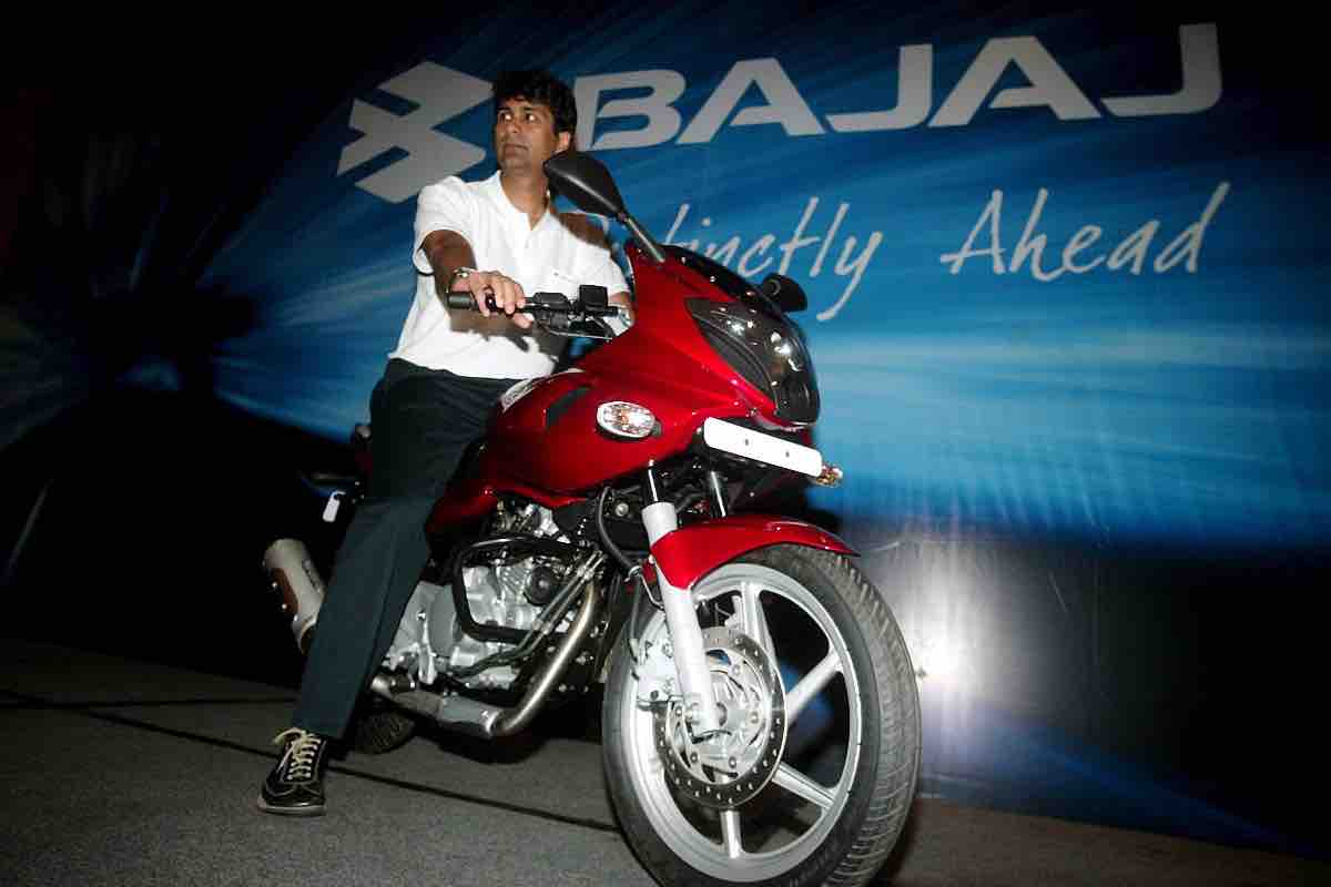 moto a gas india Bajaj