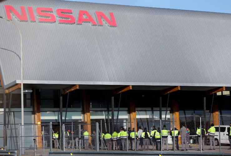 Nissan, taglio alla produzione