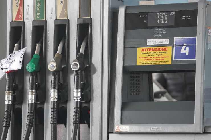 Benzina dato italia europa polemiche