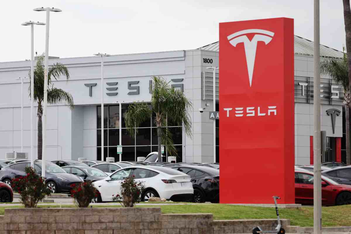 Guai grossi per il marchio Tesla