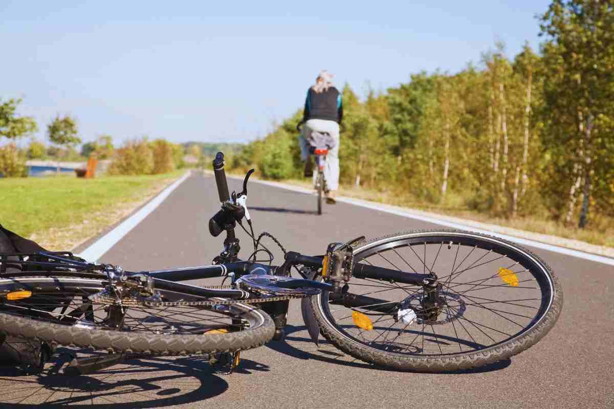 Incidente incredibile in bici