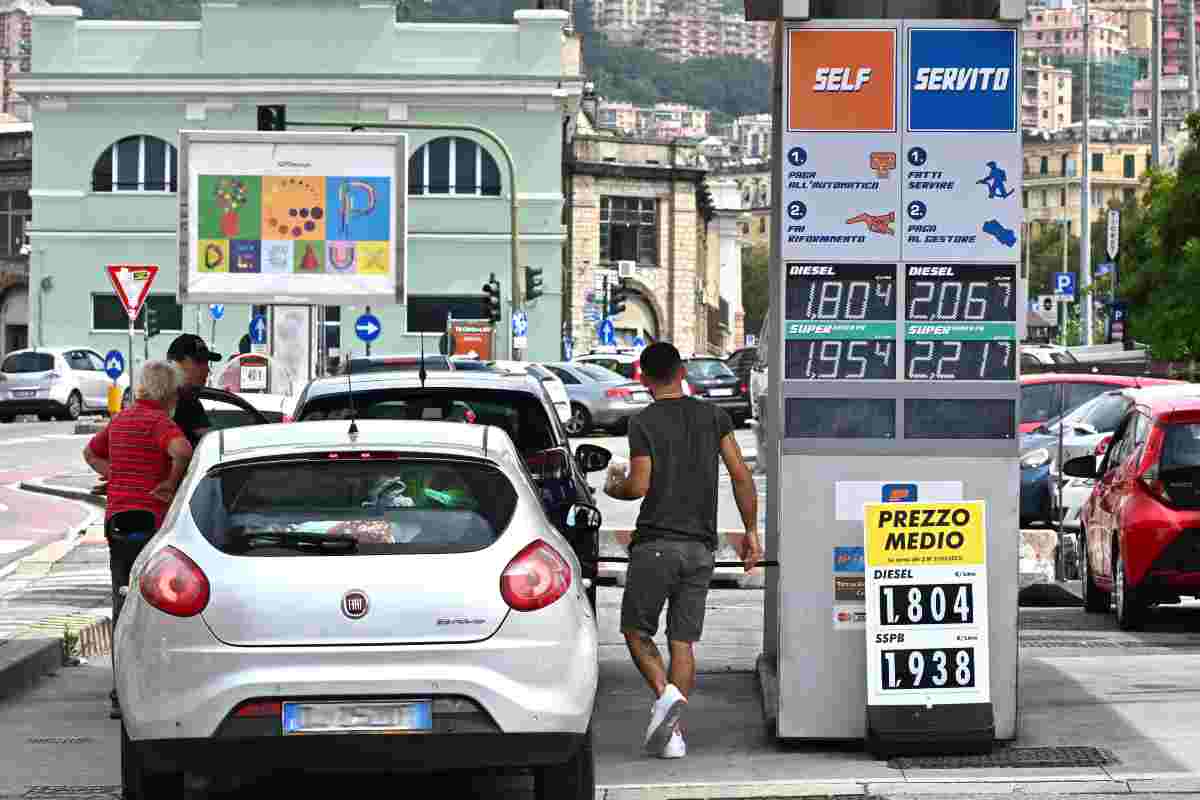 Stop benzina e diesel, nuovo caos in Europa: cosa sta accadendo