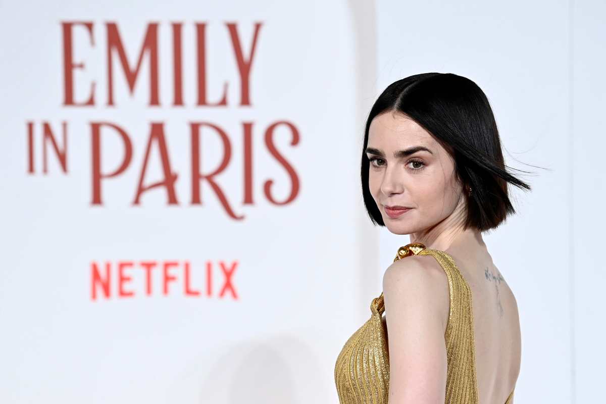 Lily Collins di Emily in Paris stregata dall'Italia