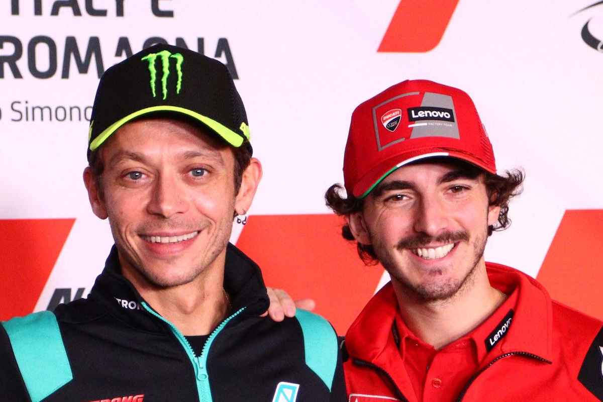 Bagnaia "avverte" Valentino Rossi: ecco cosa ha deciso di fare con Marquez