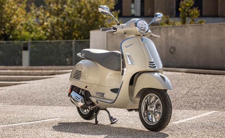 La storica Vespa cambia volto, Piaggio opera un restyling: ha la dotazione più completa di sempre