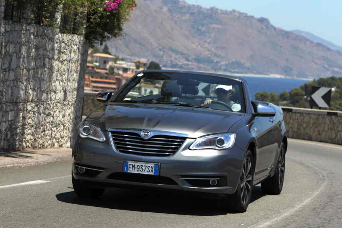 Lancia, il più grande flop di sempre: FIAT dopo 1 anno ha dovuto cancellarla per sempre, nessuno se la ricorda