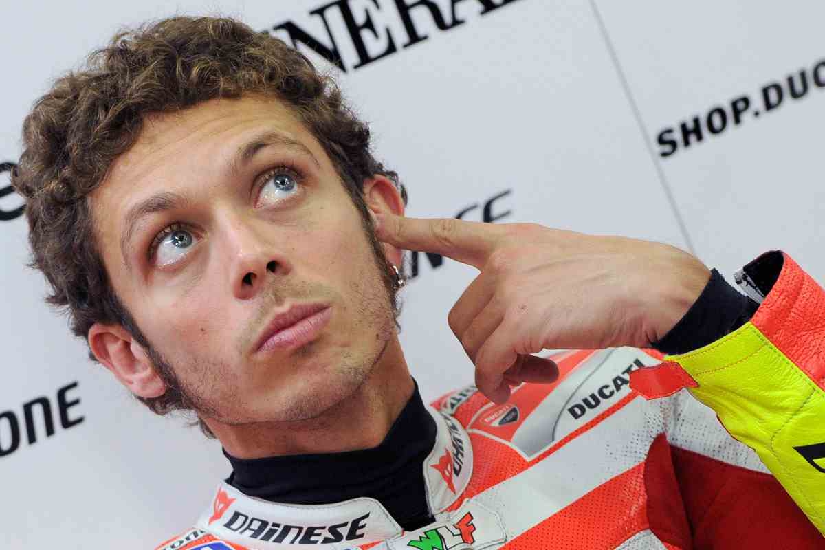 Valentino Rossi prepara il colpo di teatro: può cambiare ancora categoria e regalarsi la madre di tutte le gare