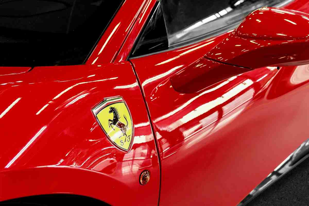 Ferrari, svelato il trucco del successo: sono bastate 2 mosse per renderla l'auto più desiderata del mondo