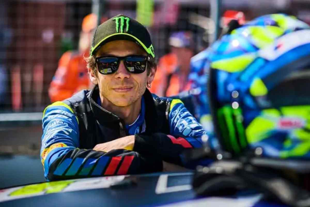 BMW onora Valentino Rossi con una serie speciale